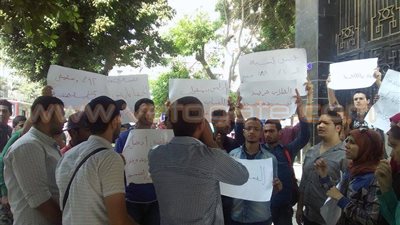 بالفيديو.. وقفة احتجاجية لطلاب الدبلومات الفنية أمام «التعليم العالي»