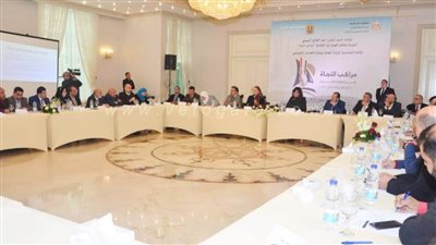 مائدة مستديرة لـ 