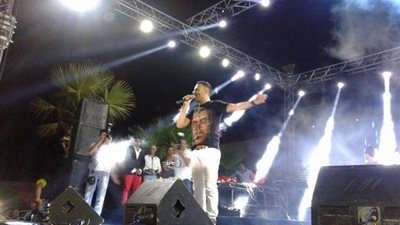 تامر عاشور يُشعل حفل «سينزو مول» بالغردقة