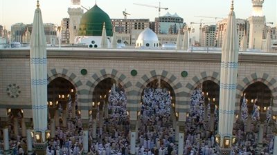 السياحة تبدأ تفويج 27 ألف حاج للمدينة المنورة غدا