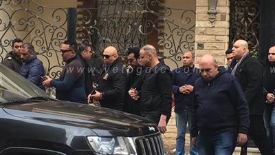 صديق إيهاب توفيق يكشف مكان زوجته وأبنائه أثناء حريق الفيلا | فيديو