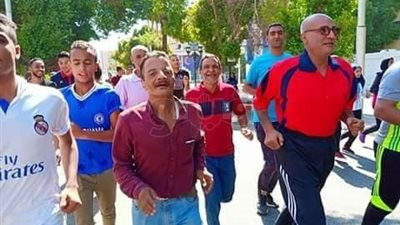 وكيل وزارة الشباب بقنا يشارك في ماراثون الجري (صور)