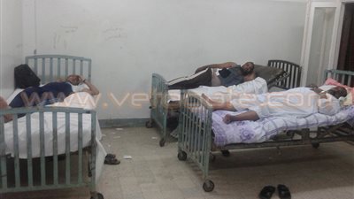 العاملون بمجلس مدينة ‎جرجا يواصلون إضرابهم عن الطعام لليوم الثالث