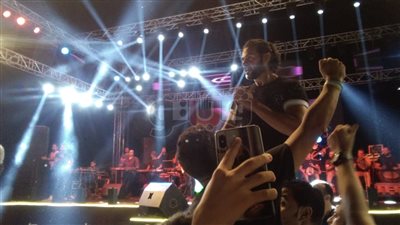 سامو زين يشعل حفل نادي الشرطة بالمنصورة (فيديو)