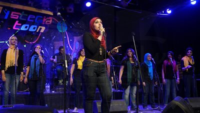 «هستيريا تون» تبدع في رحاب جمهورها بساقية الصاوي