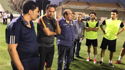 بالصور.. عادل فتحي يحفز لاعبي المقاولون قبل مواجهة الاتحاد