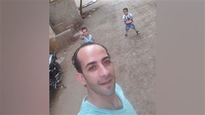 الكاميرات تنهي أكاذيب الأب قاتل طفليه في ميت سلسيل.. الجاني اختلق رواية مكذوبة للأمن.. حاول الانتحار قبل ضبطه.. يعترف أمام النيابة من مسرح الجريمة.. ويبرر: الشيطان أقنعني