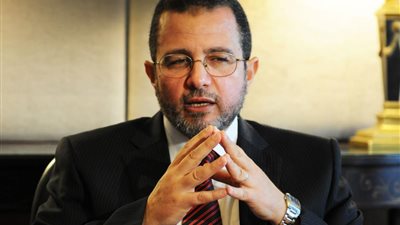 قنديل يطيح برئيس مصلحة الجمارك