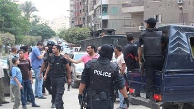 النيابة تأمر بضبط وإحضار المتهمين بقتل سائق توك توك في عين شمس