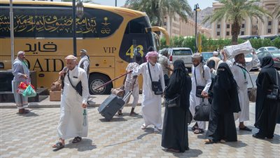 حجاج اليمن والسودان من ذوي الشهداء يغادرون مكة