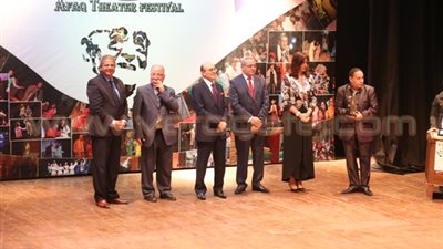 بالصور.. محمد صبحى يكرم الفائزين في مهرجان «آفاق مسرحية»