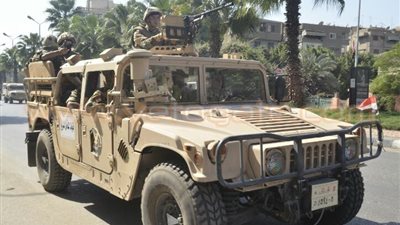 بالفيديو والصور.. قوات الجيش تمشط شارع الهرم بحثا عن عناصر الإرهابية