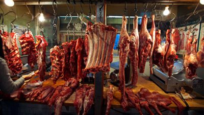 خبير أغذية: اللحوم الفاسدة تسبب السرطان والفشل الكلوي