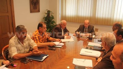 محافظ دمياط ينهي أزمة محطة السكة الحديد