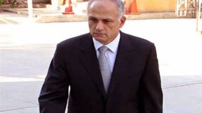 وزير التعليم العالى يزور النائب العام.. والطلاب يهتفون ضده