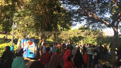 بالصور.. إقبال كثيف على «حديقة الأزهر» ثالث أيام العيد