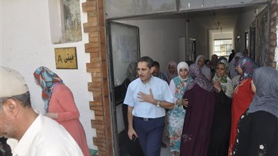 بالصور.. نائب رئيس جامعة القناة يتفقد المدن الجامعية