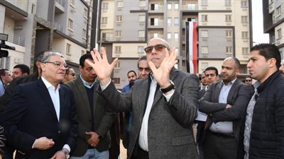 وزير الإسكان ومحافظ المنيا يتفقدان وحدات 