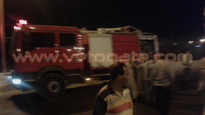 بالصور.. النيران تلتهم محتويات سيارة ملاكي في كفر الشيخ