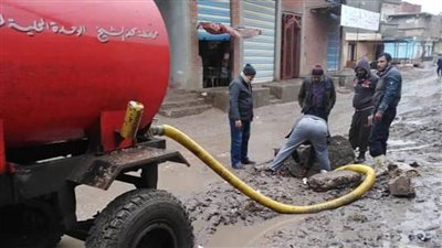 سحب مياه الأمطار وتسليك الصرف الصحي بالسحايت بكفرالشيخ | صور