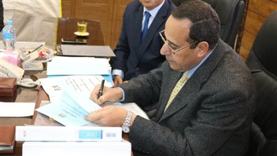 ألف جنيه إعانة إضافية لصيادى العريش بمناسبة العام الجديد