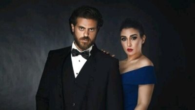 جلسة تصوير كلاسيكية تجمع بين طارق صبري وجيهان خليل