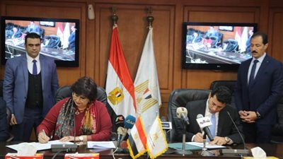 وزيرا الثقافة والرياضة يوقعان بروتوكولا للتعاون بين الوزارتين
