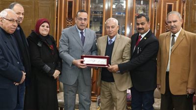 محافظ شمال سيناء يؤكد دعم العملية التعليمية پاعتبارها أساس التنمية | صور 