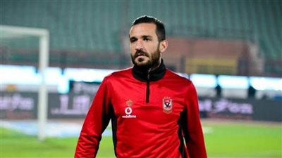 الأهلي يختار علي معلول لاعب العام في 2019