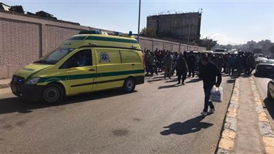 إصابة 4 أشخاص في تصادم سيارة سوزوكي بالحاجز الخرساني لـ