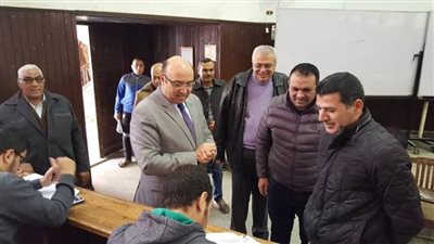نائب رئيس جامعة المنصورة يتابع الامتحانات بكليات العلوم والهندسة والحقوق