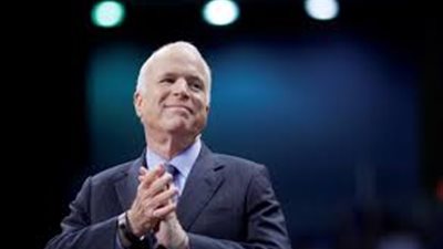 وفاة السيناتور الأمريكي جون ماكين عن عمر ناهز 81 عاما