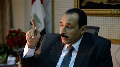 مدير أمن الإسماعيلية يضع إكليلًا من الزهور على النصب التذكاري للشهداء