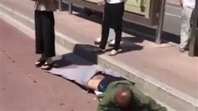 بالفيديو.. فتاة تكشف خدعة متسول بـ«الصدفة»