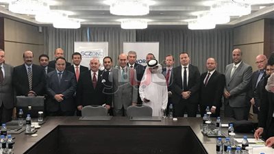 رئيس هيئة قناة السويس يوقع عقد شراكة مع موانئ دبي العالمية