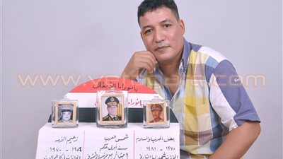 بالصور.. مواطن يحتفل بذكرى أكتوبر في منزله بشكل جديد
