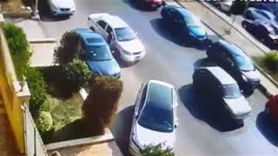 بالفيديو.. لحظة سرقة سيارة في وضح النهار بالتجمع الخامس