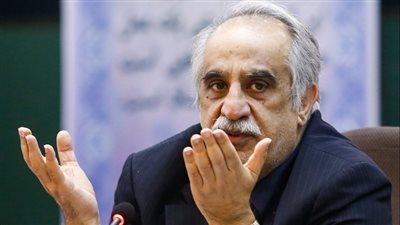 عزل وزير المالية الإيراني بسبب الأزمة الاقتصادية