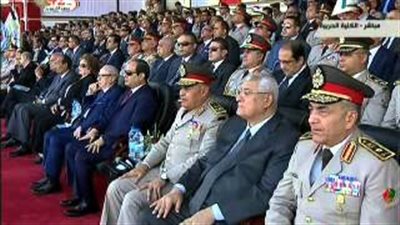 بالفيديو.. عدلي منصور يشارك السيسي احتفالات نصر أكتوبر