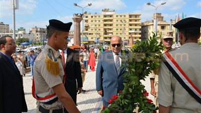 بالصور.. قيادات الدقهلية تحيى ذكرى أكتوبر بوضع إكليل زهور على النصب التذكاري