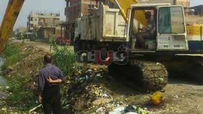 محافظ دمياط يكلف بتطهير ترعة قرية العباسية من القمامة