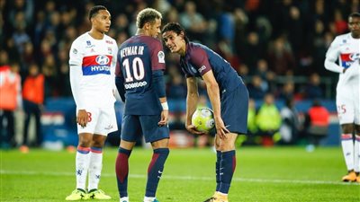 مدرب سان جيرمان يحسم الجدل حول تنفيذ ركلات الجزاء