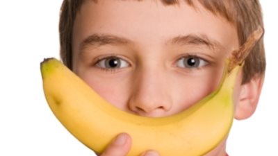 ثمرة فاكهة يوميا في الوجبة المدرسية تساعد طفلك على التركيز