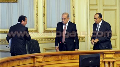 شريف إسماعيل يترأس اجتماعًا بحضور 4 وزراء في هيئة الاستثمار