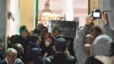 بحضور نادية مصطفى ونهال عنبر.. تشييع جثمان والد إيهاب توفيق من مسجد السلام | صور