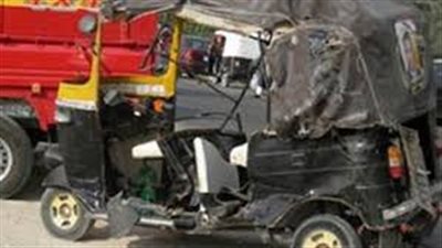 إصابة 5 أشخاص في تصادم سيارة أجرة بـ«توك توك» بسوهاج