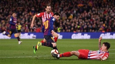 ميسي وسواريز يثيران أزمة في مباراة أتلتيكو مدريد بالسوبر الأسباني | فيديو