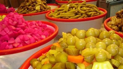 مصادرة 23 طن مخللات فاسدة داخل مصنع فى الإسكندرية