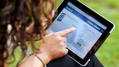 سقوط شاب وفتاة يروجان لأعمال منافية للآداب عبر الإنترنت