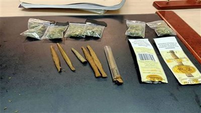 ضبط مخدرات وطائرة تجسس بحوزة راكبين بمطار القاهرة